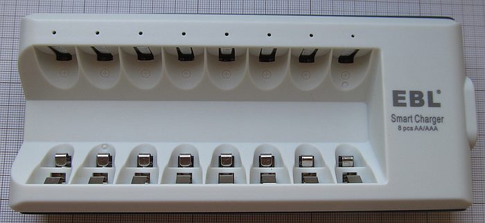 EBL C9042W NiMH charger