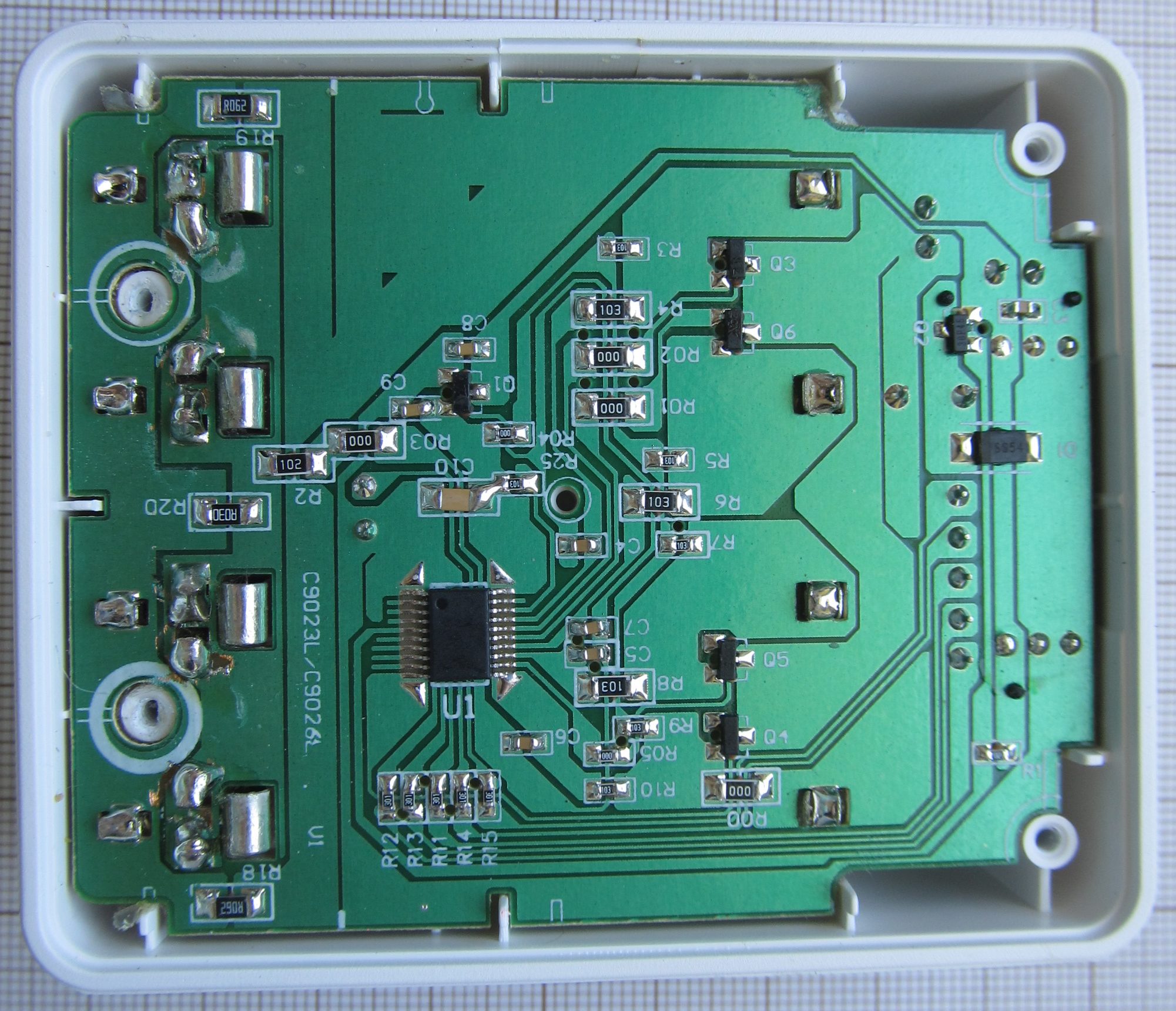 C9026 NiMH charger